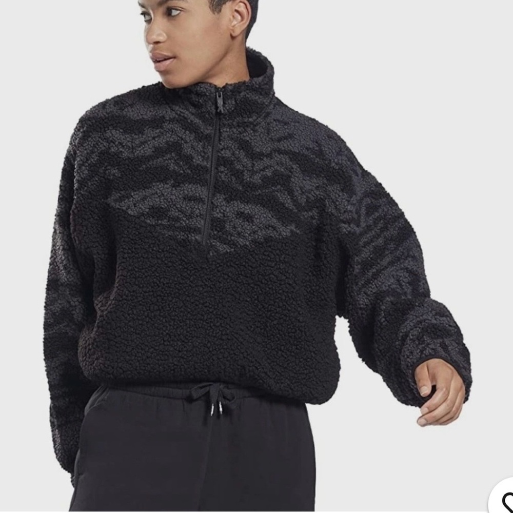 🌴Reebok woman’s Black Zip-Up Sherpa Sweater